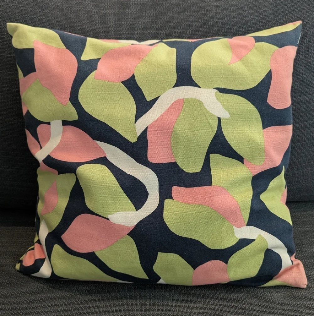 Marimekko KUKERO 100% Cotton Zip Pillow Cover 17"×17 1/2" floral green pink blac - Picture 9 of 9